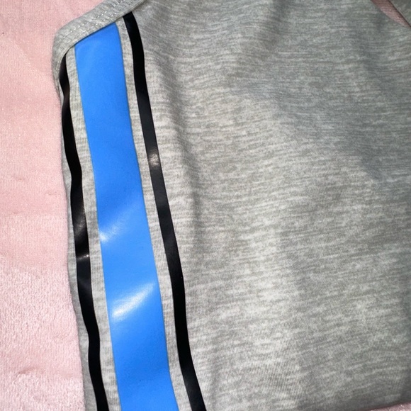 PINK BY VICTORIA'S SECRET CRISSCROSS STRAP SPORTS BRA • SIZE SP (SMALL PETITE) - Picture 5 of 7